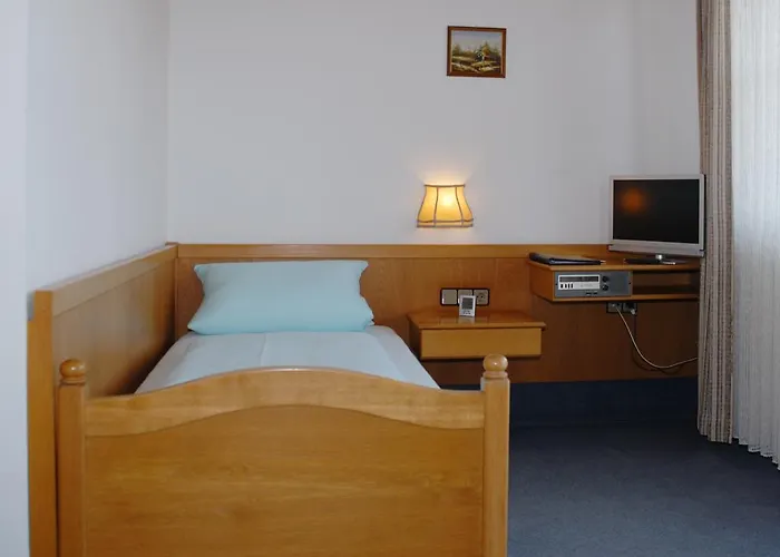 Zum Braeu-toni Hotel 2*