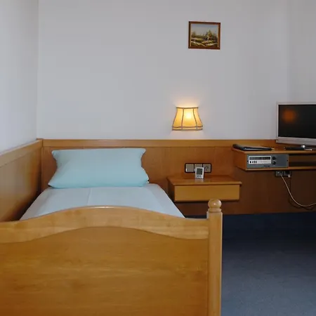 Zum Braeu-toni Hotel 2*